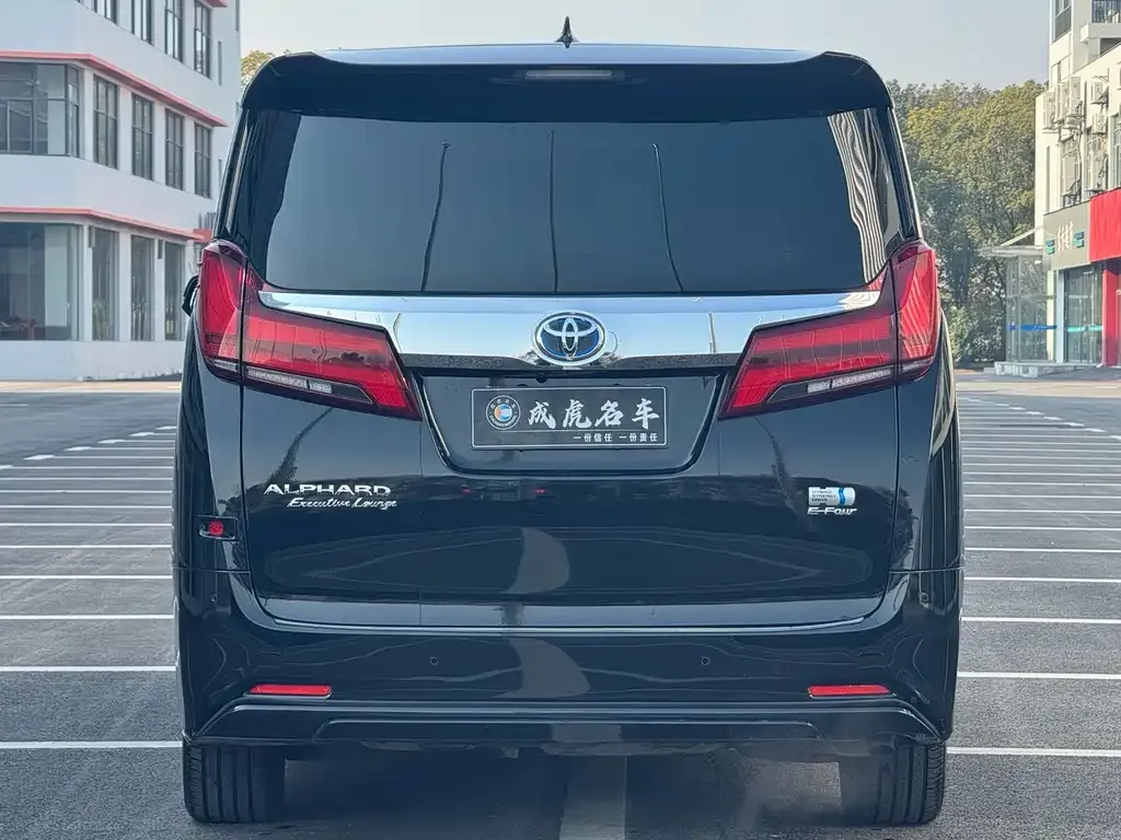 Toyota Alphard — фото 8