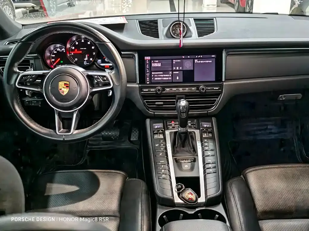 Porsche Macan — фото 9