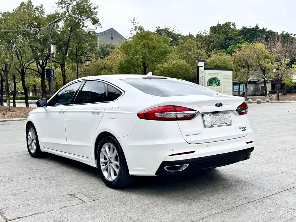 Ford Mondeo — фото 9