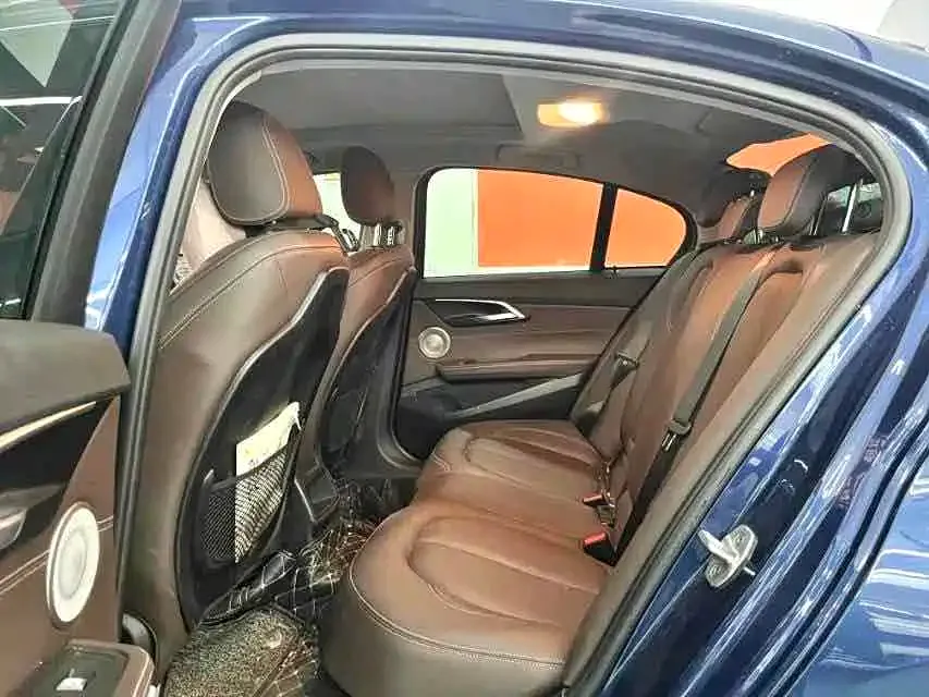 BMW 1 Series 2021 из CN, фото 2