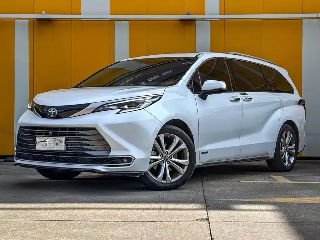 Toyota Sienna 2023 из CN, фото 1