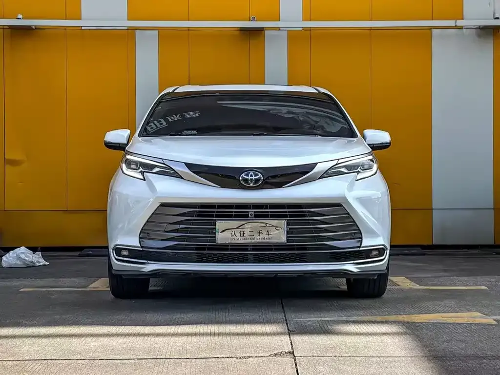 Toyota Sienna 2023 из CN, фото 3