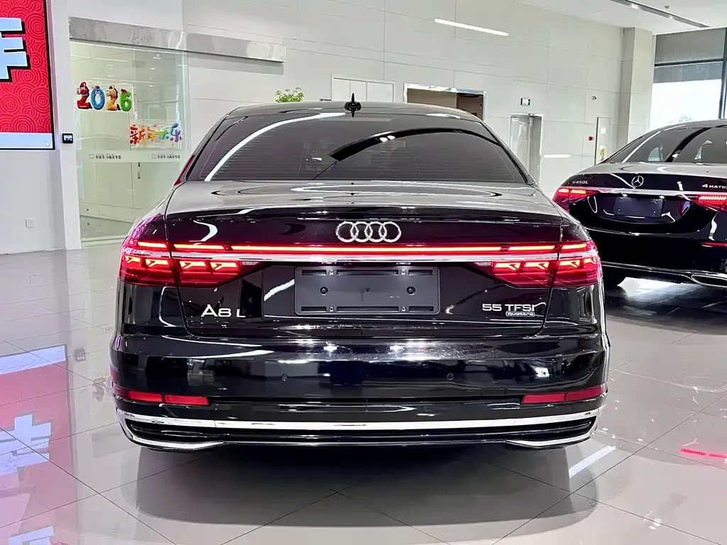 Audi A8 — фото 2