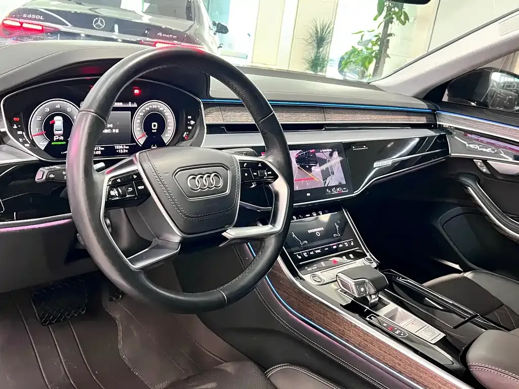 Audi A8 — фото 7
