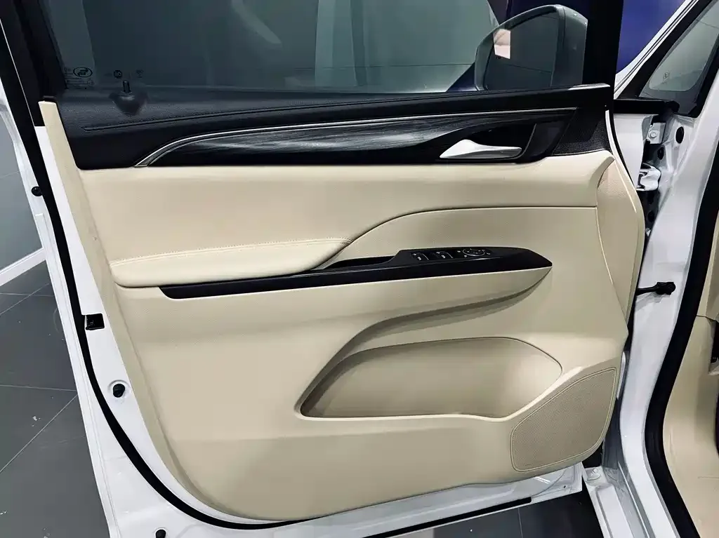Buick GL8 2022 из CN, фото 3