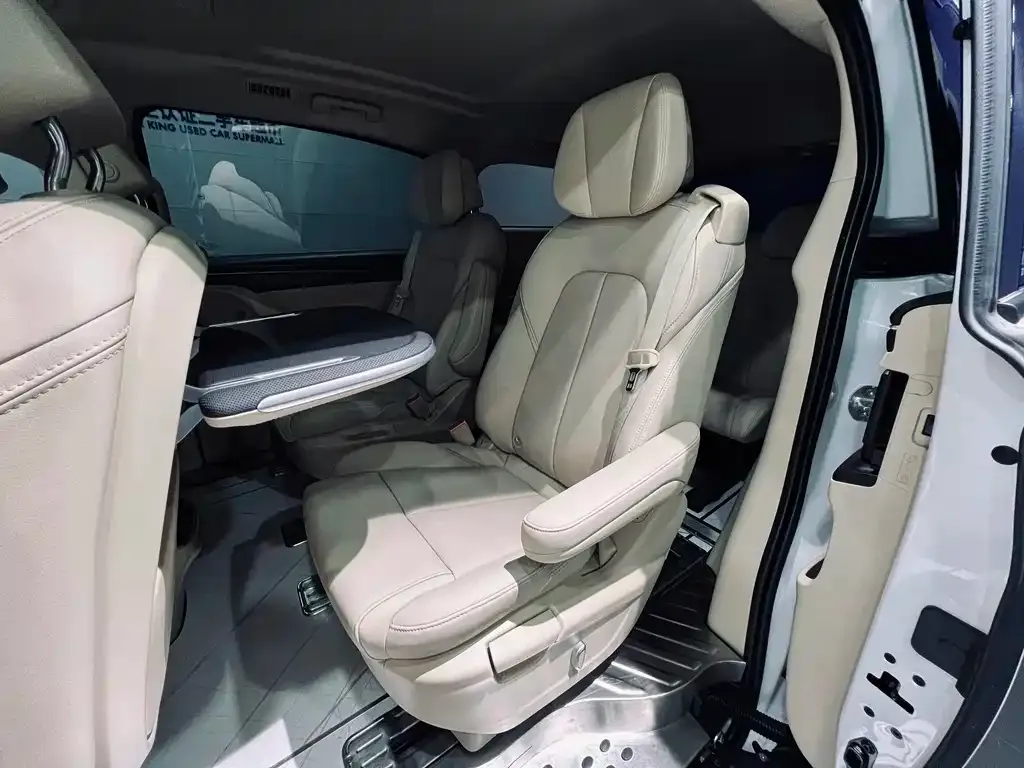 Buick GL8 2022 из CN, фото 2