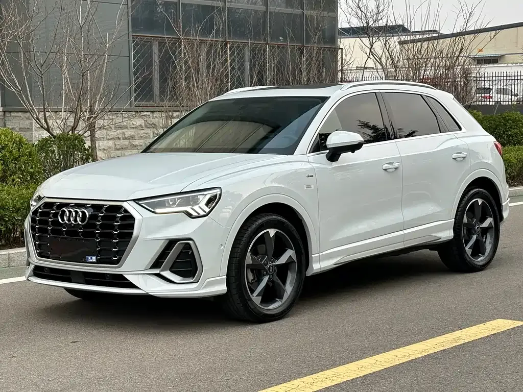 Audi Q3 — фото 1