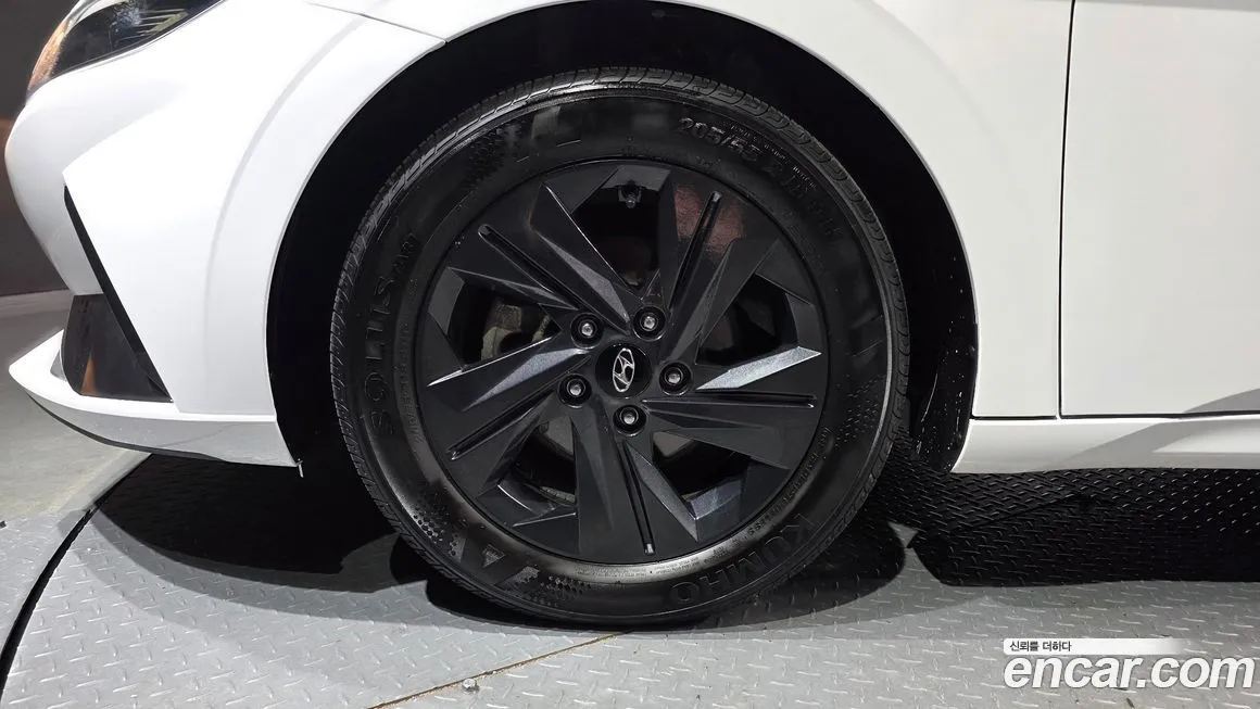 Hyundai AVANTE — фото 3