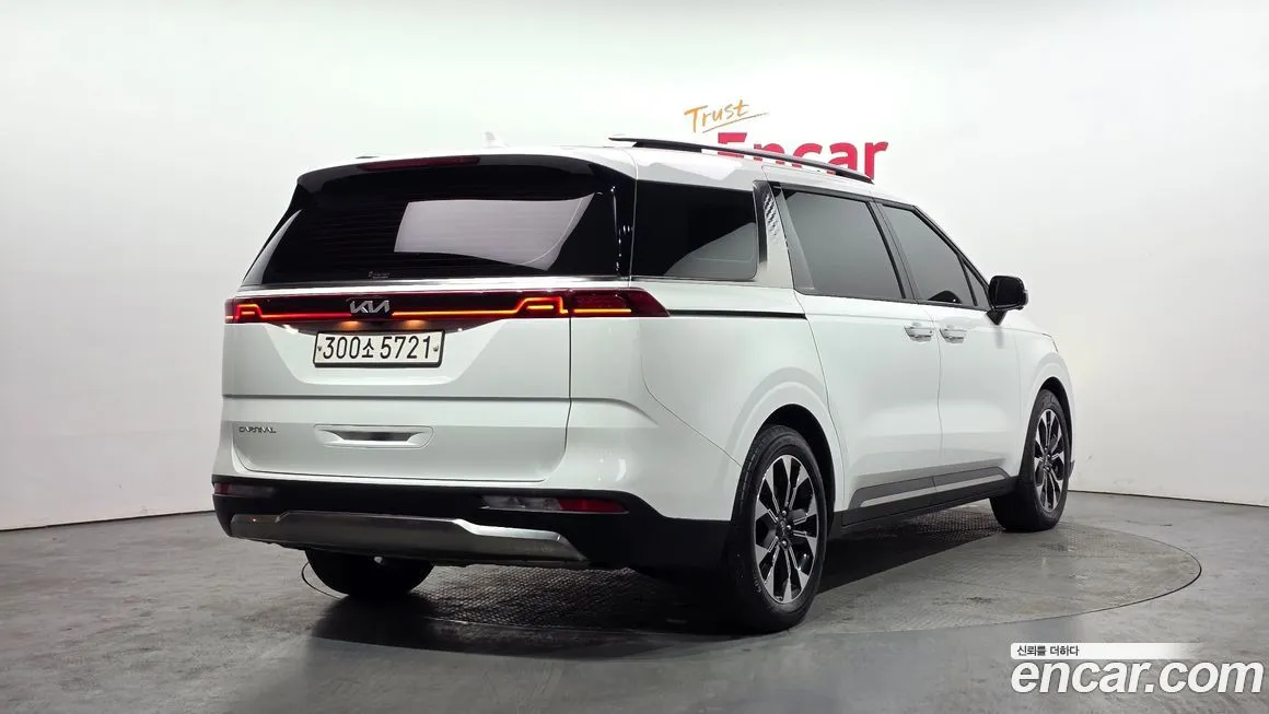 Kia Carnival — фото 5
