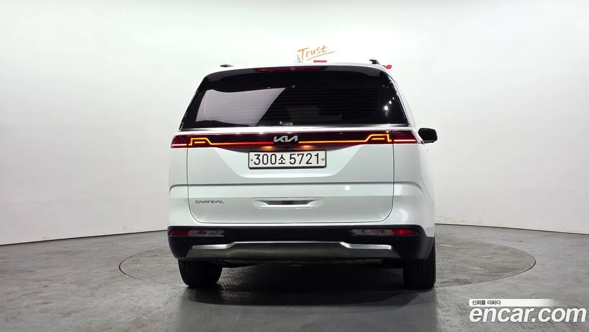 Kia Carnival — фото 4
