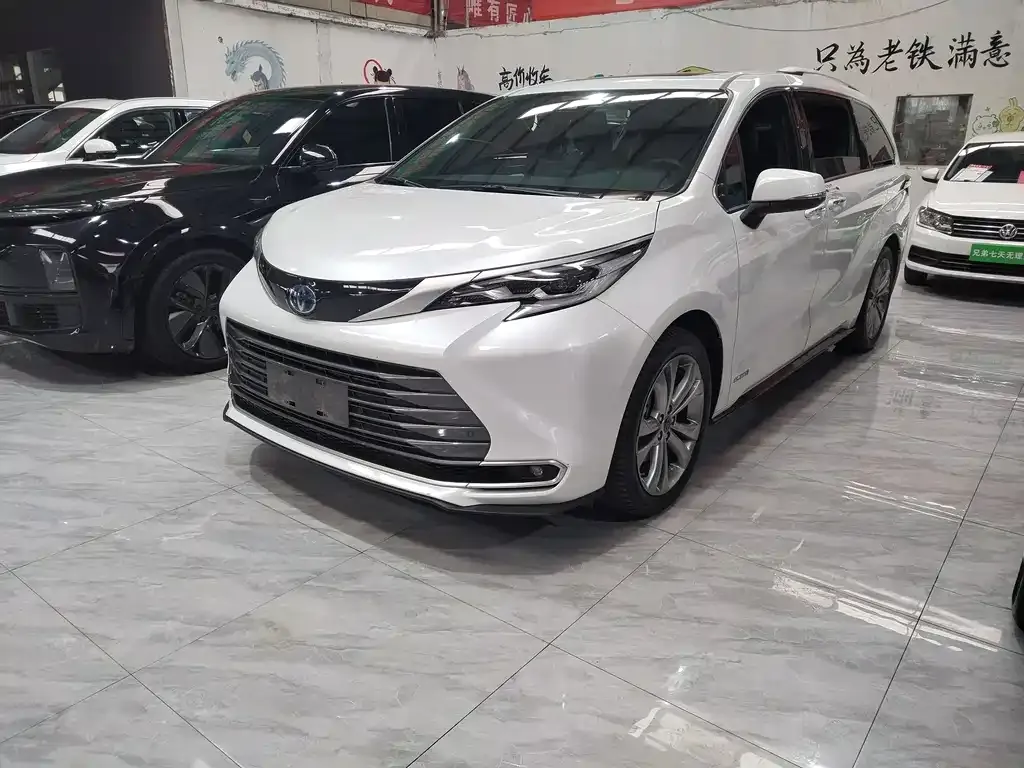 Toyota Sienna 2023 из CN, фото 1