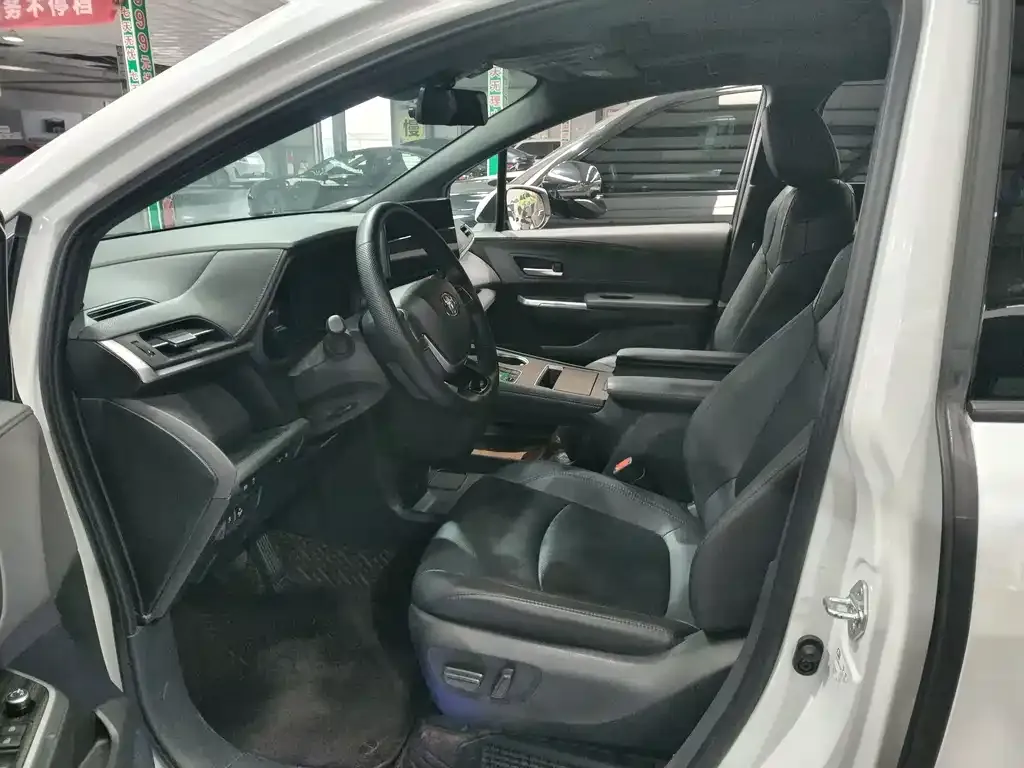 Toyota Sienna 2023 из CN, фото 8