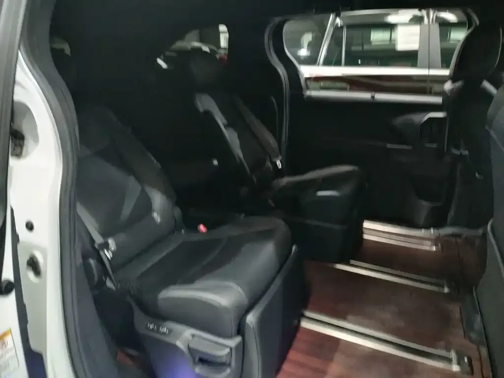 Toyota Sienna 2023 из CN, фото 9