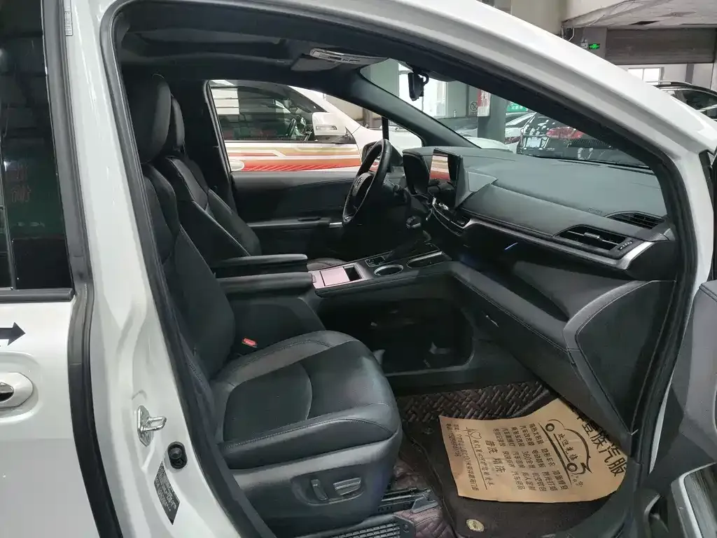 Toyota Sienna 2023 из CN, фото 10