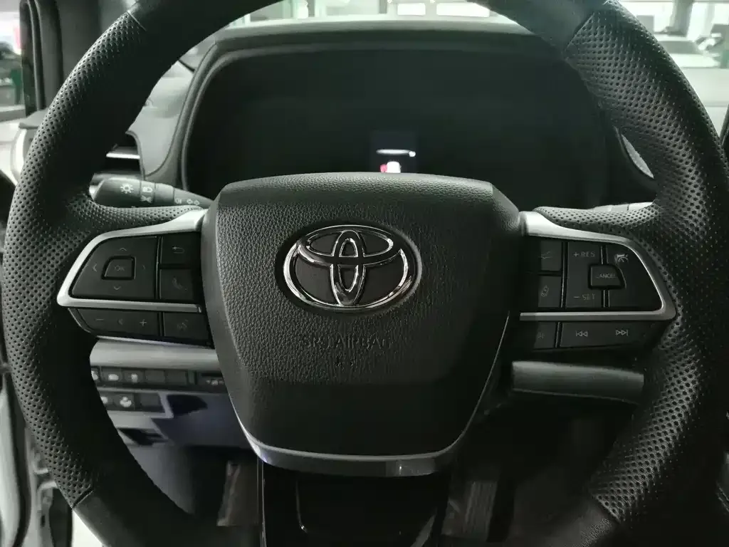 Toyota Sienna 2023 из CN, фото 2