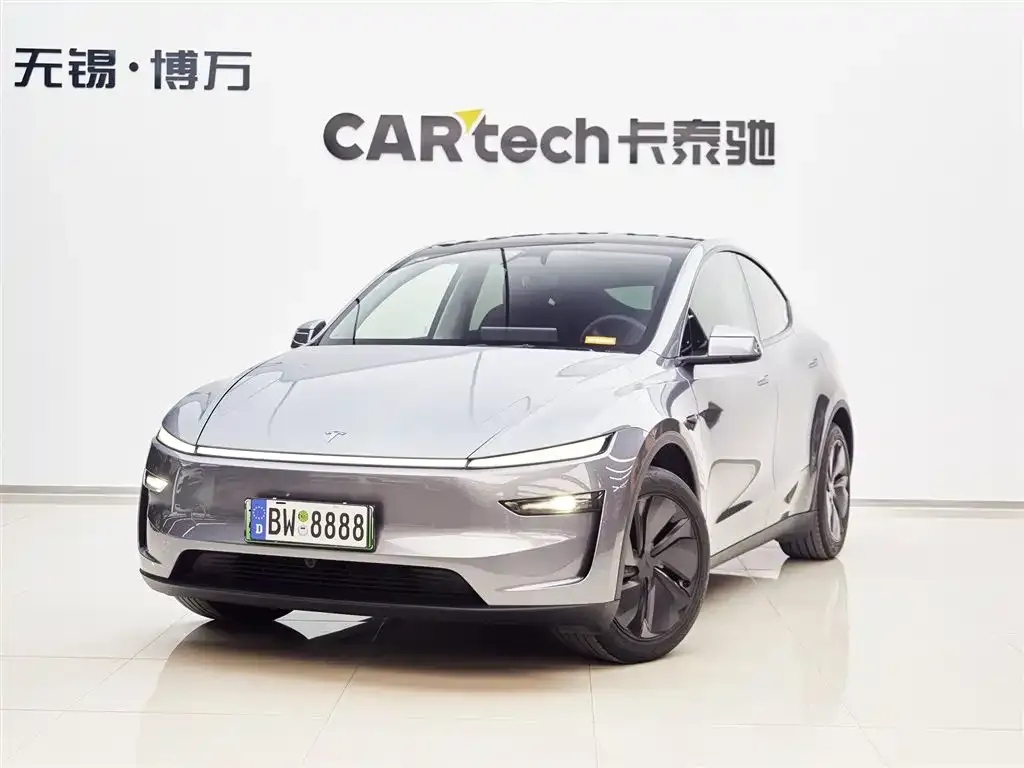 Tesla Model Y — фото 1