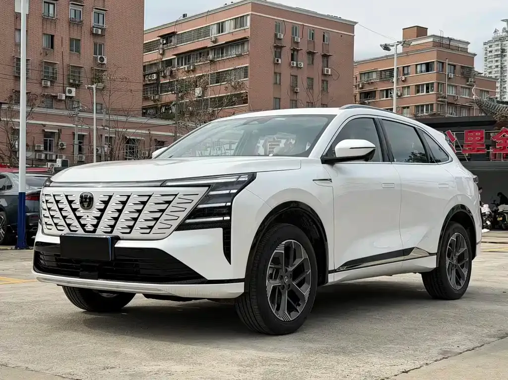 Changan CS75PLUS — фото 1