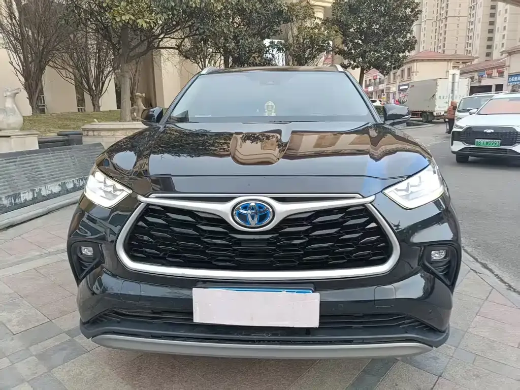Toyota Highlander — фото 10