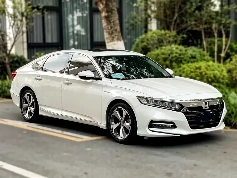 Honda Accord — фото 1