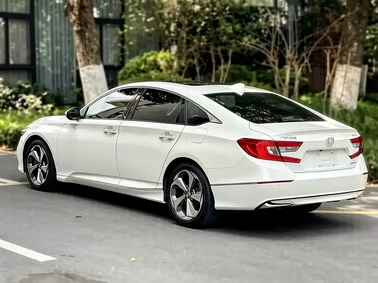 Honda Accord — фото 7