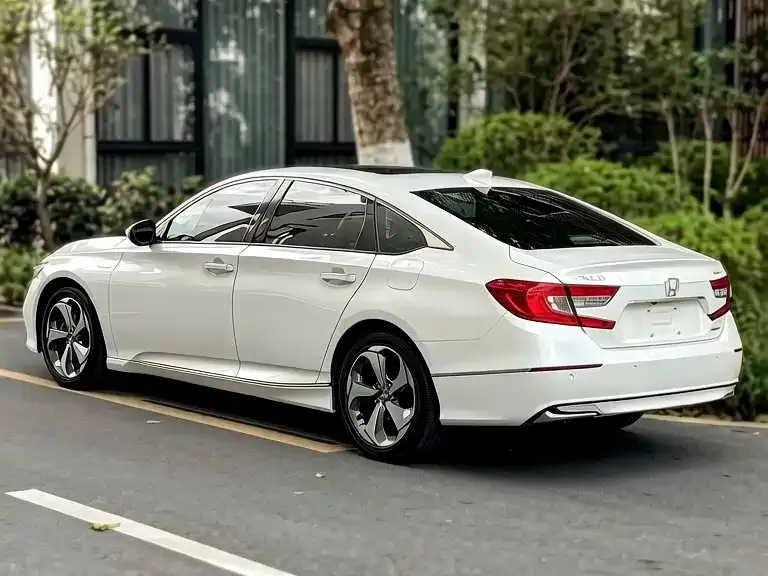 Honda Accord — фото 5