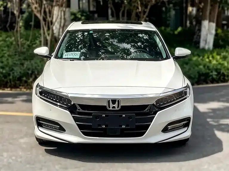 Honda Accord — фото 8