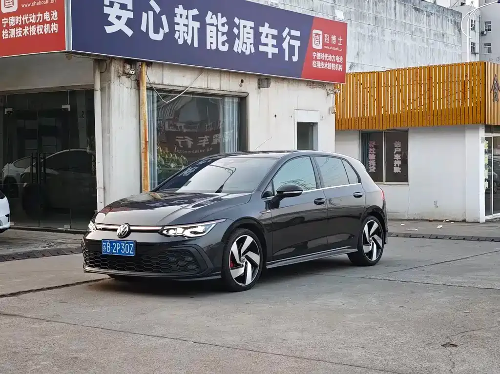 Volkswagen Golf GTI — фото 1