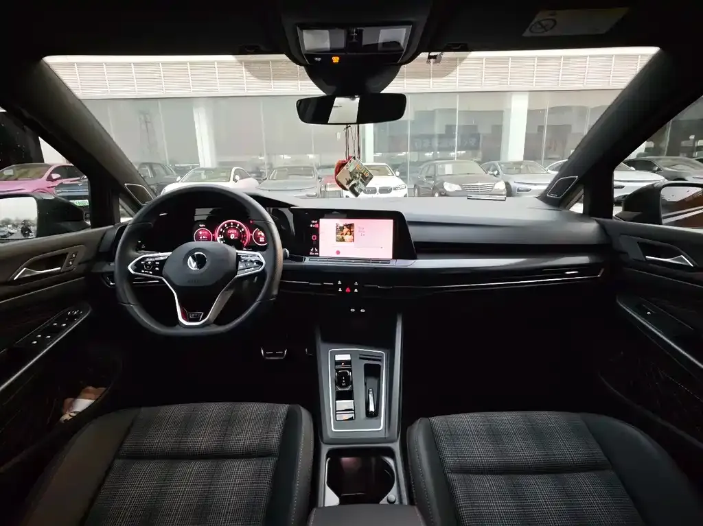 Volkswagen Golf GTI — фото 5