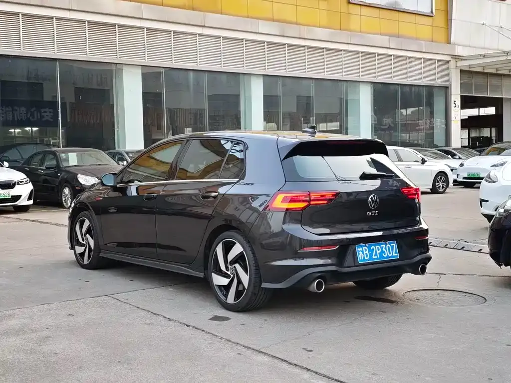 Volkswagen Golf GTI — фото 8