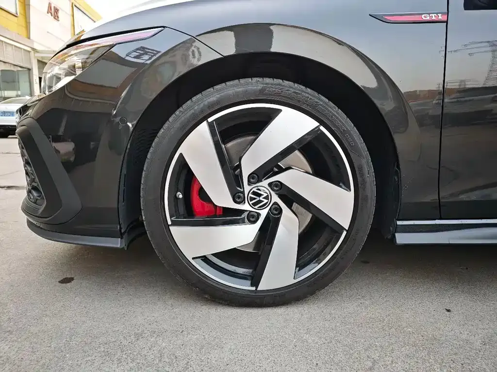 Volkswagen Golf GTI — фото 4