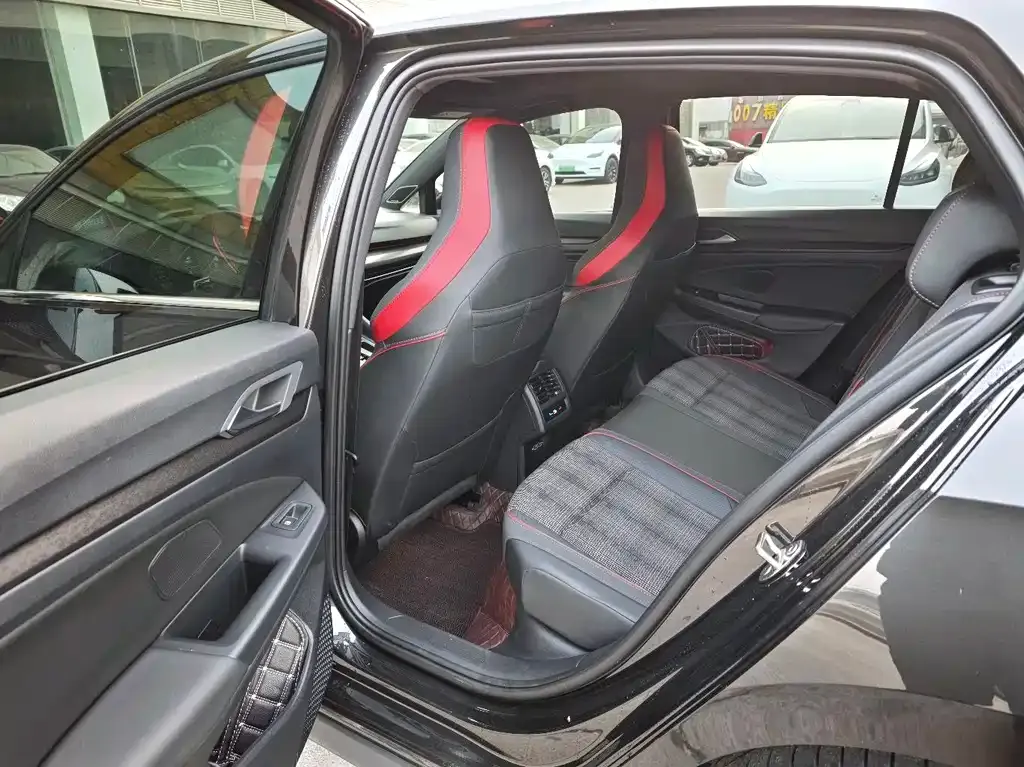 Volkswagen Golf GTI — фото 6