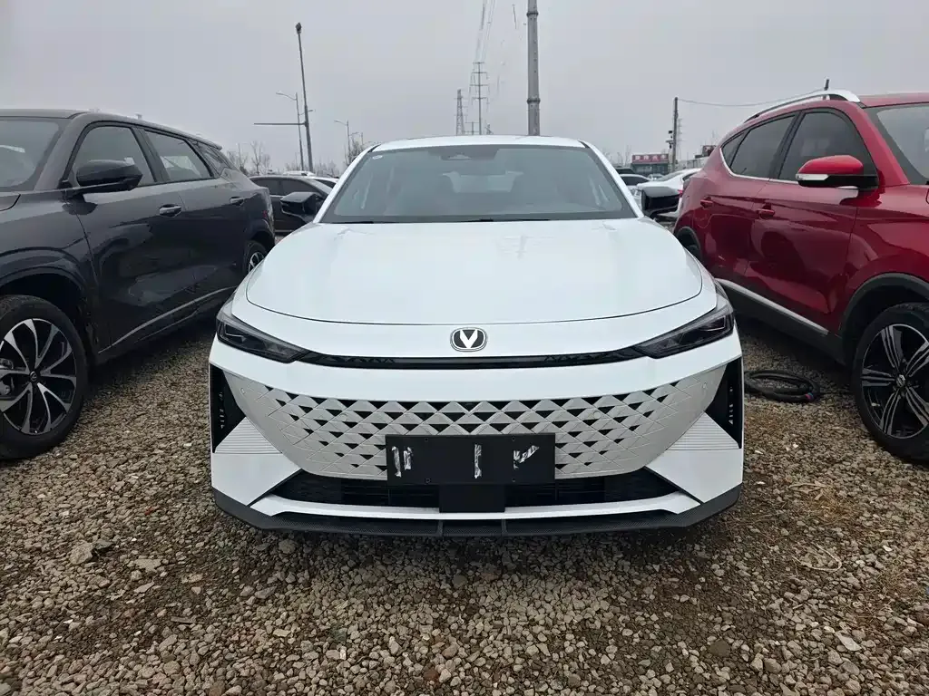 Changan UNI-V iDD 2026 из CN, фото 2