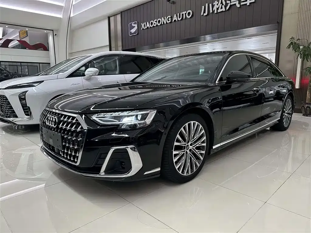 Audi A8 — фото 1