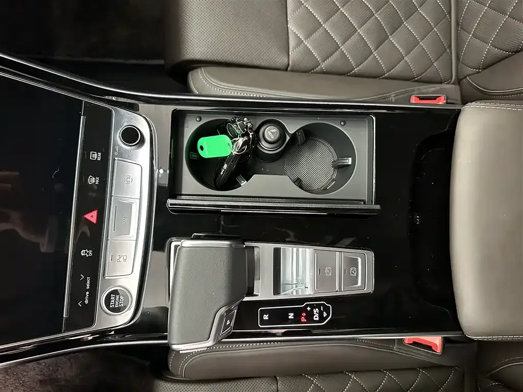 Audi A8 — фото 8