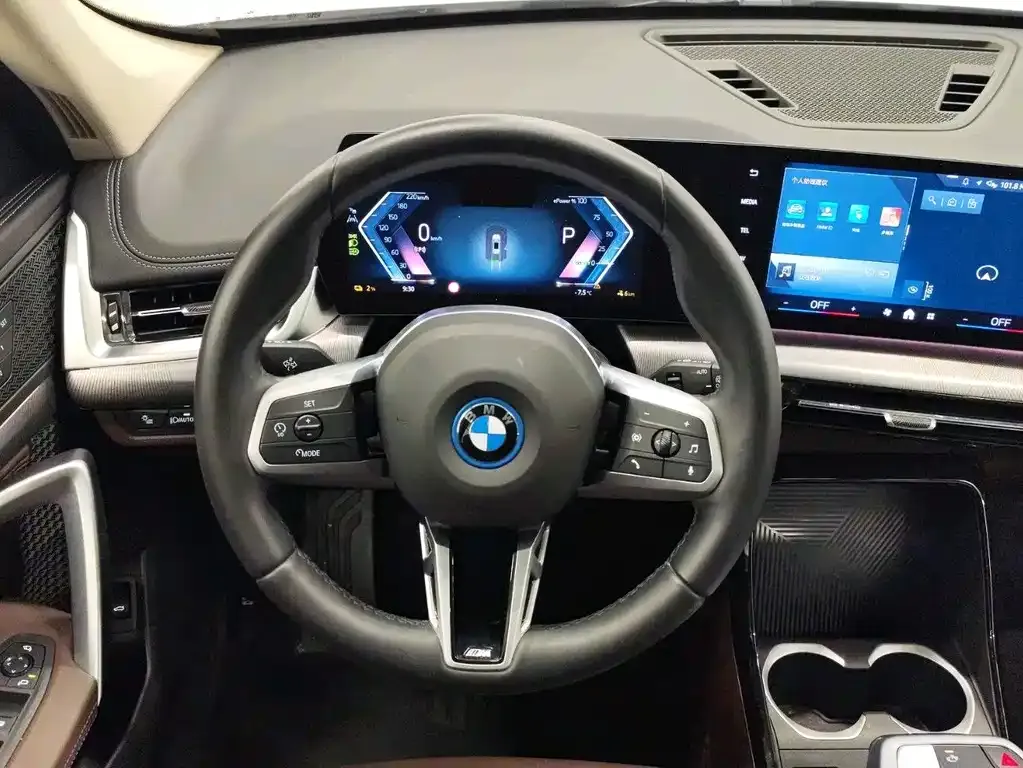 BMW iX1 2025 из CN, фото 8