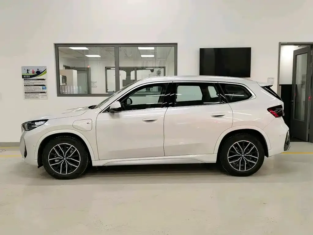 BMW iX1 2025 из CN, фото 4