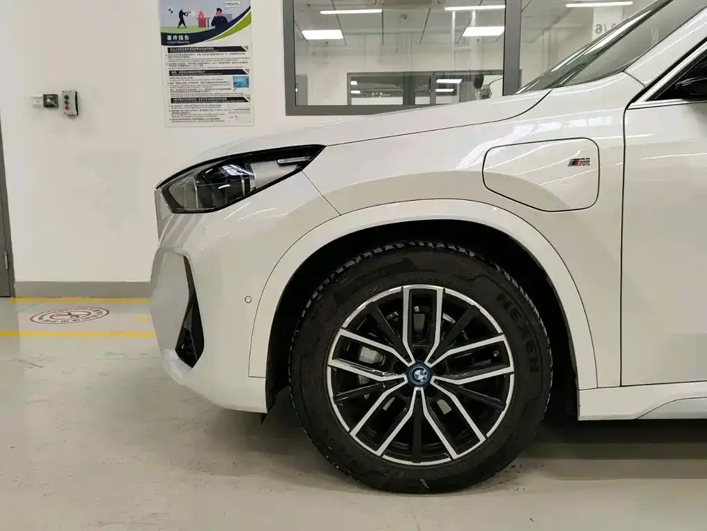 BMW iX1 2025 из CN, фото 10