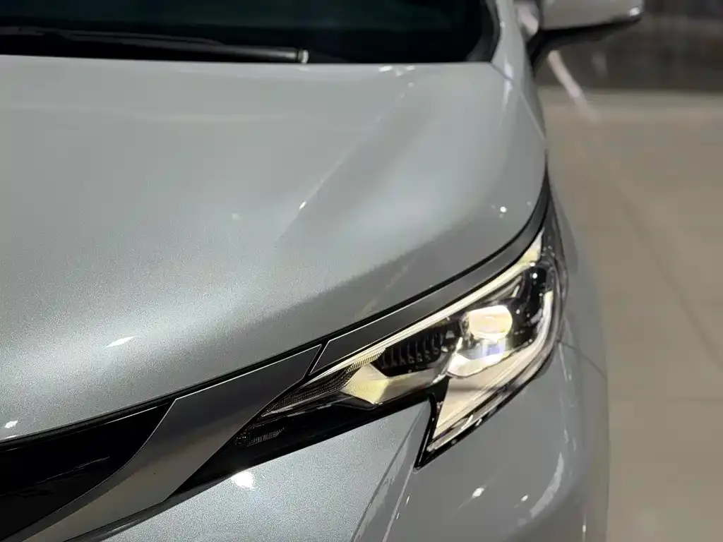 Toyota Sienna — фото 10
