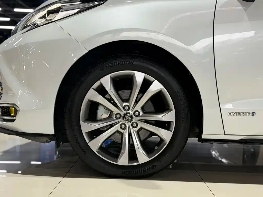 Toyota Sienna — фото 6