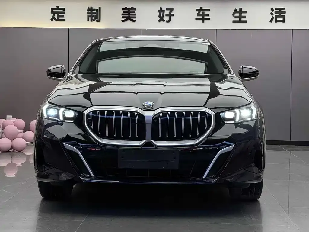 BMW 5 Series 2025 из CN, фото 2