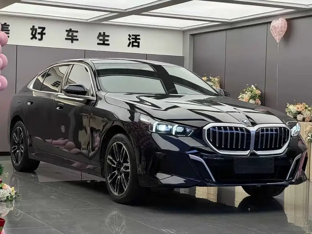 BMW 5 Series 2025 из CN, фото 7
