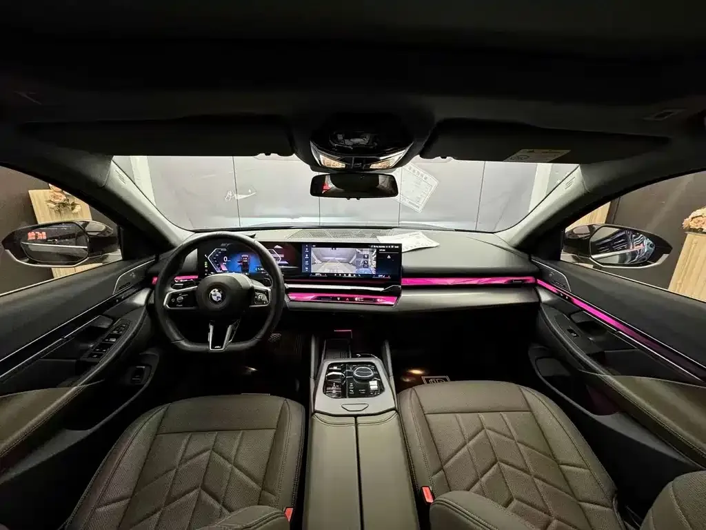 BMW 5 Series 2025 из CN, фото 9