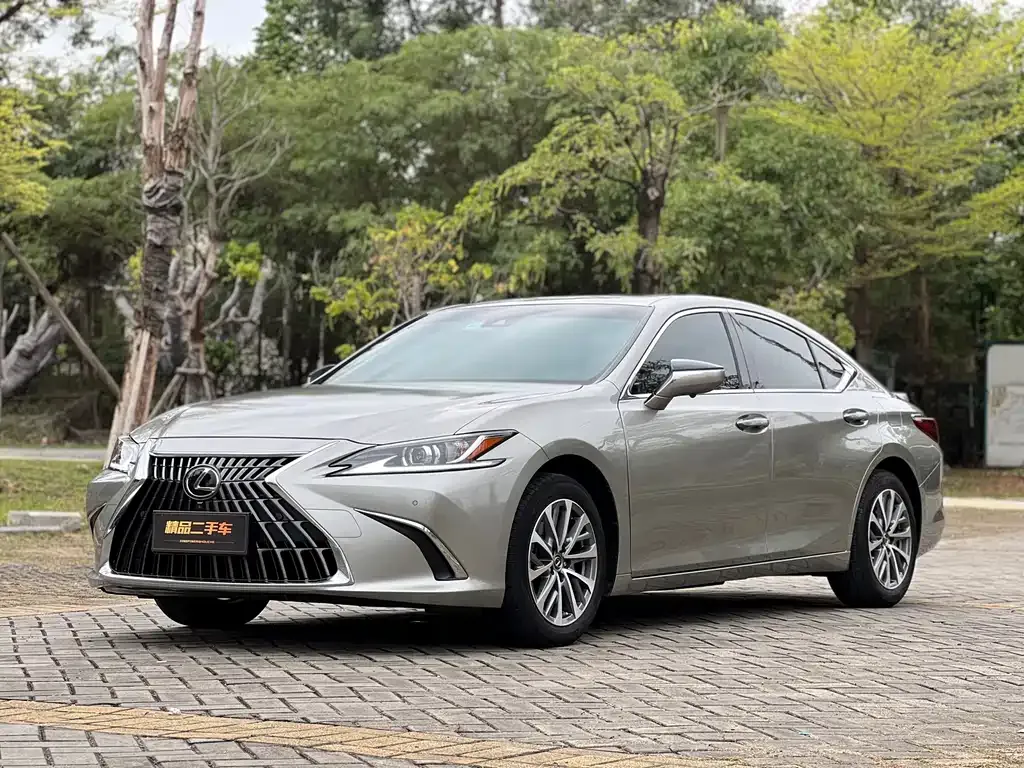 Lexus ES — фото 1