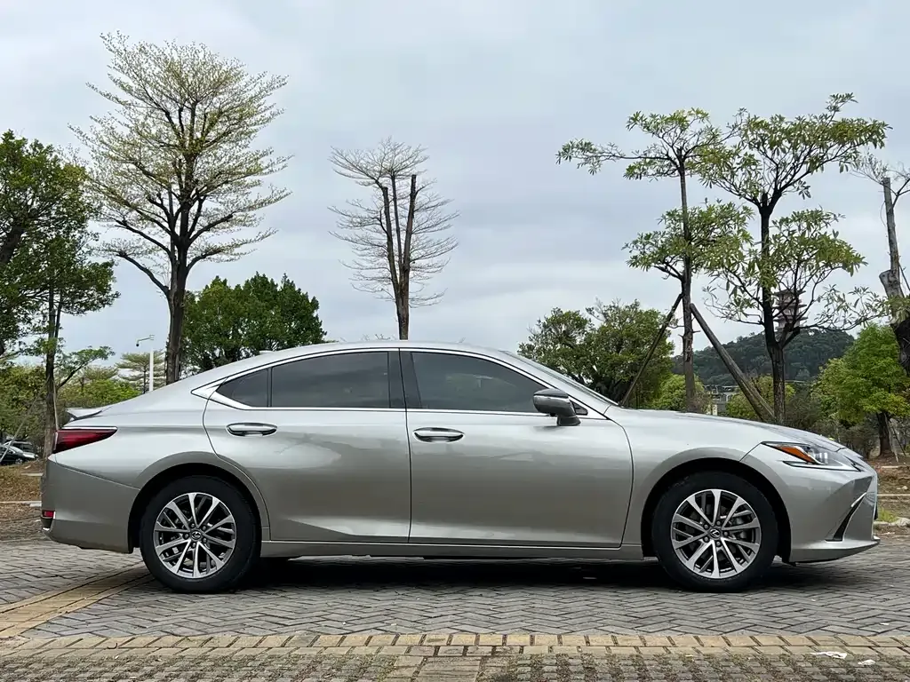 Lexus ES — фото 8