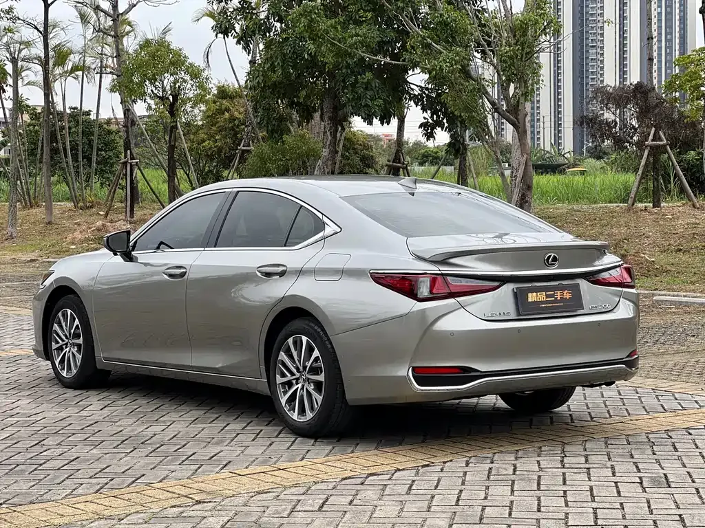 Lexus ES — фото 9