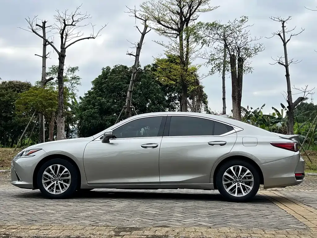 Lexus ES — фото 4