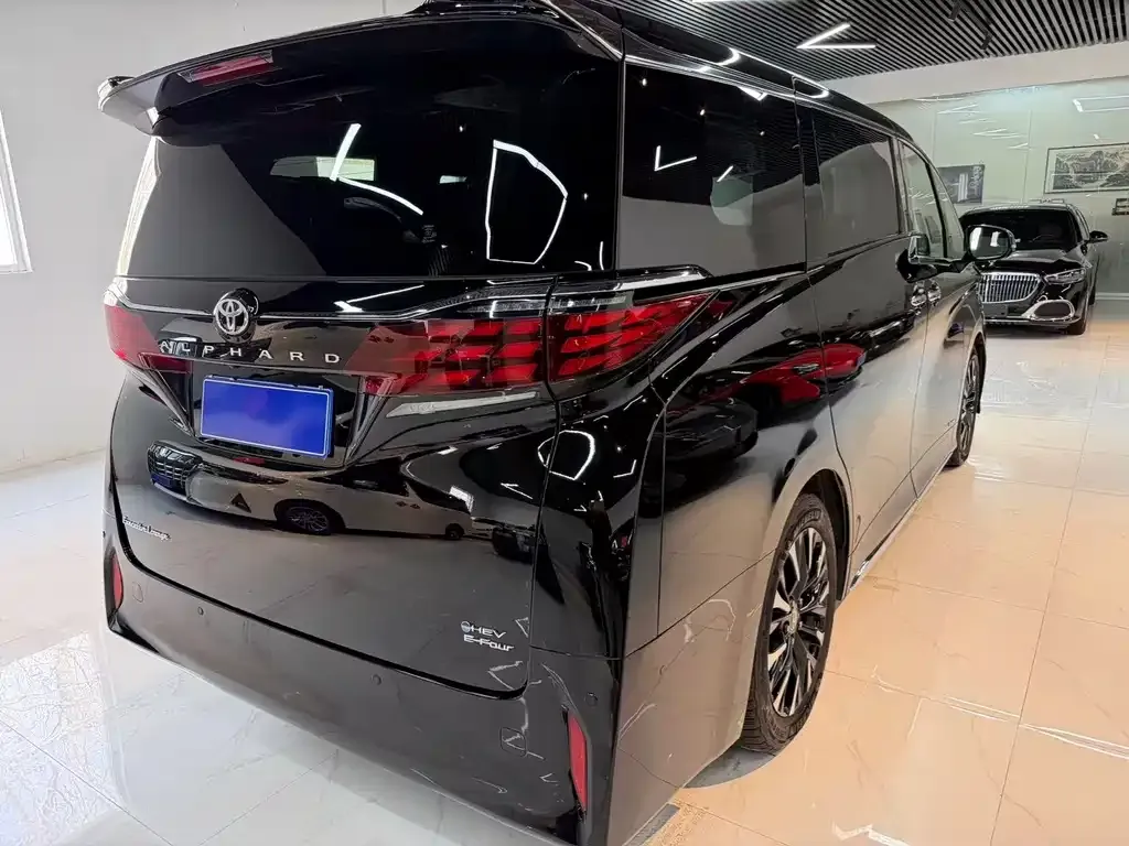 Toyota Alphard — фото 10