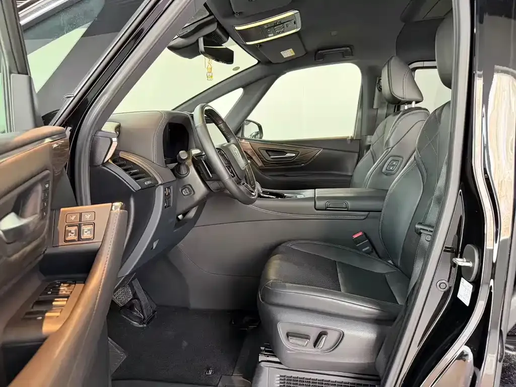 Toyota Alphard — фото 3