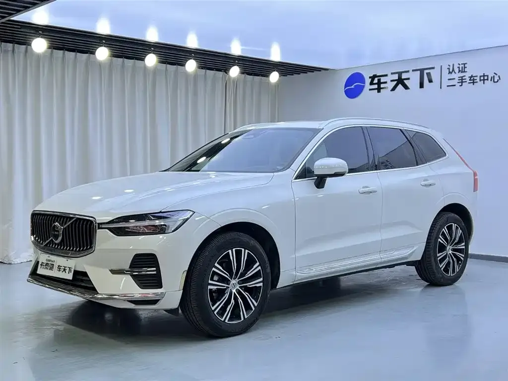 Volvo XC60 — фото 1