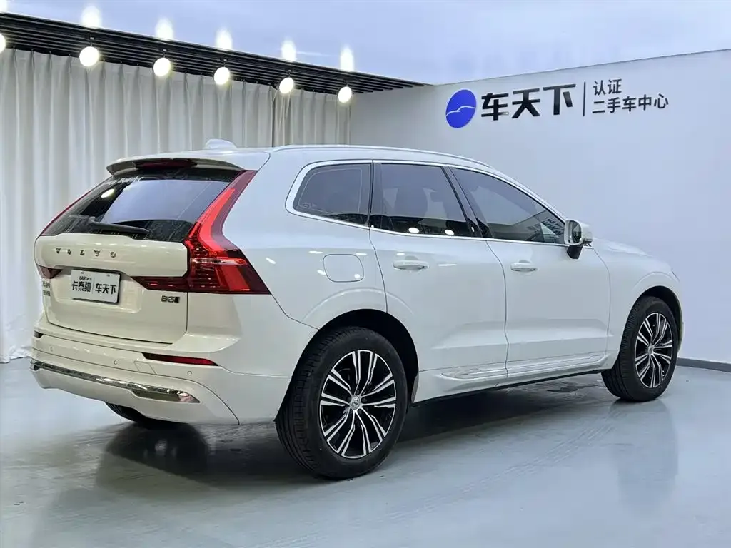 Volvo XC60 — фото 8